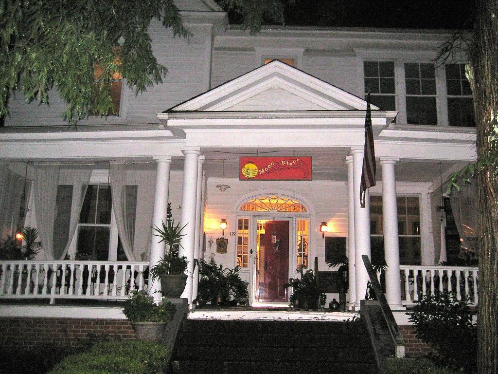 Inn Upon Moon River Plantation Chester Экстерьер фото